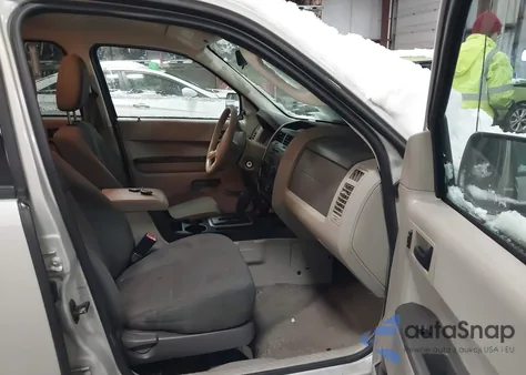 2009 Ford Escape Xls z USA, uszkodzony, nr VIN 1FMCU02779KC80394